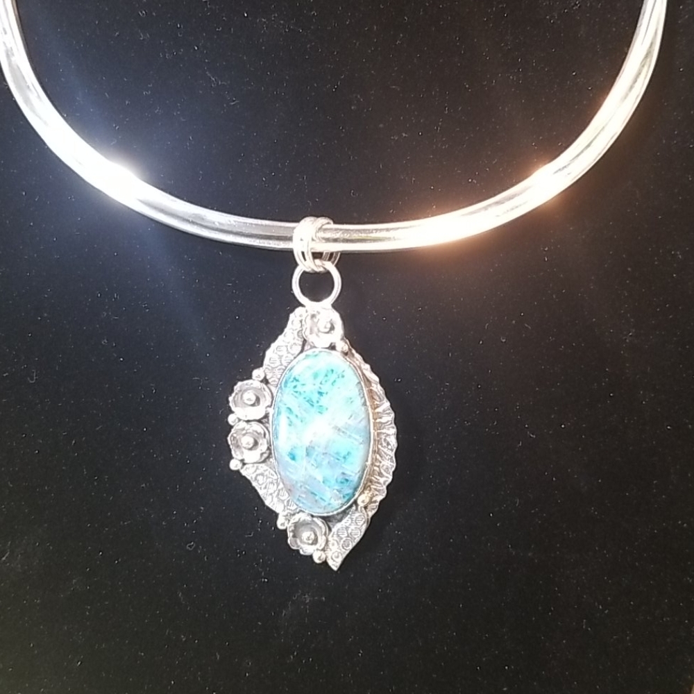 GORGEOUS PENDANT NWOT - Picture 2 of 10